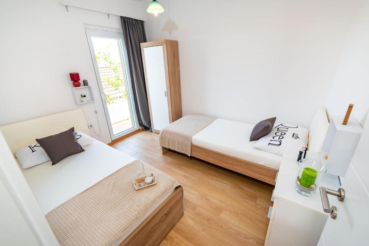 Apartment Maia Lena For Family Jasenice  Eksteriør billede