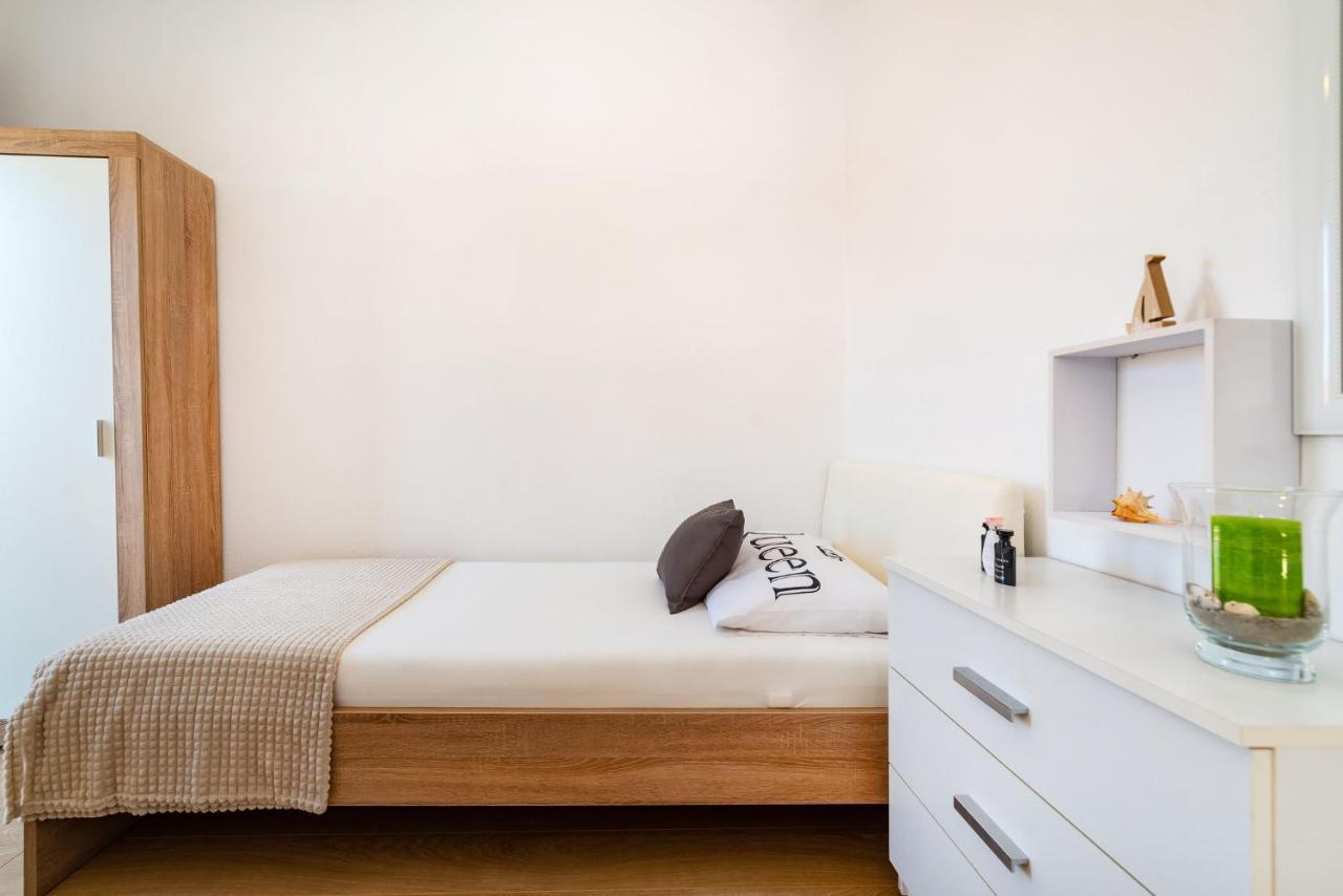 Apartment Maia Lena For Family Jasenice  Eksteriør billede