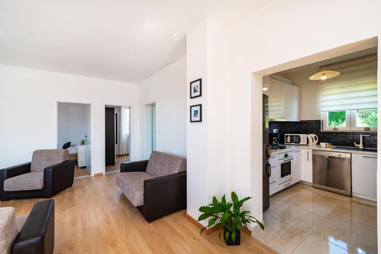 Apartment Maia Lena For Family Jasenice  Eksteriør billede