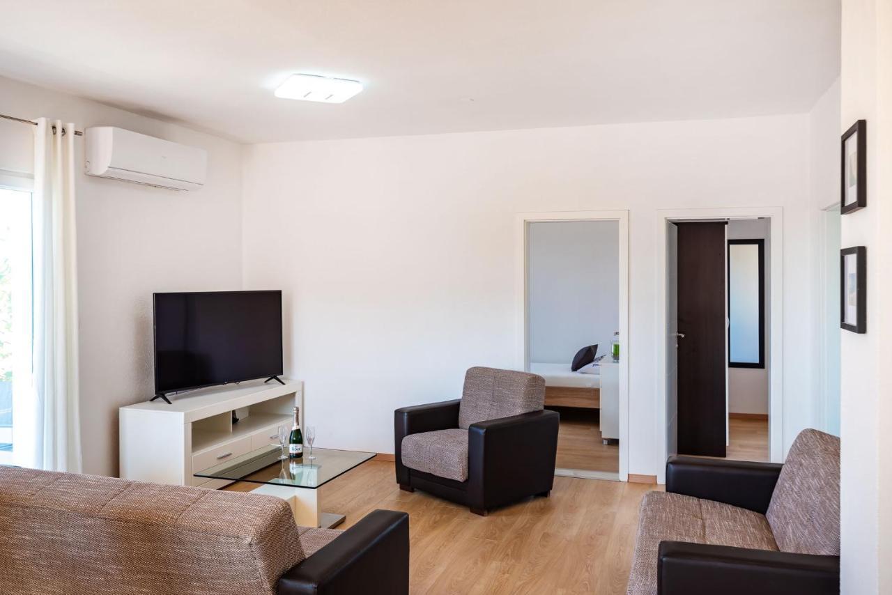 Apartment Maia Lena For Family Jasenice  Eksteriør billede